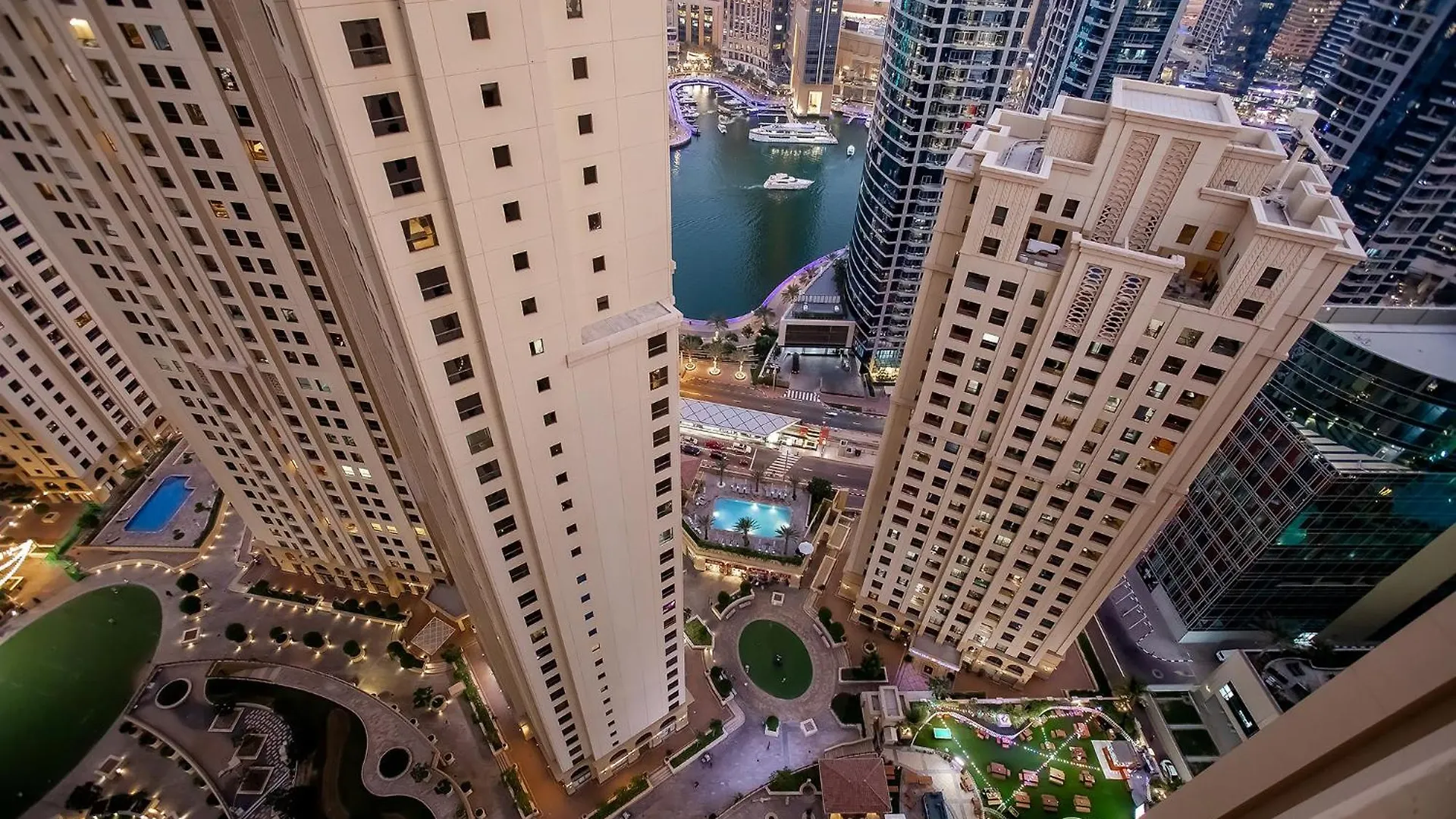 Hostel Berloga Capsule Jbr Dubai